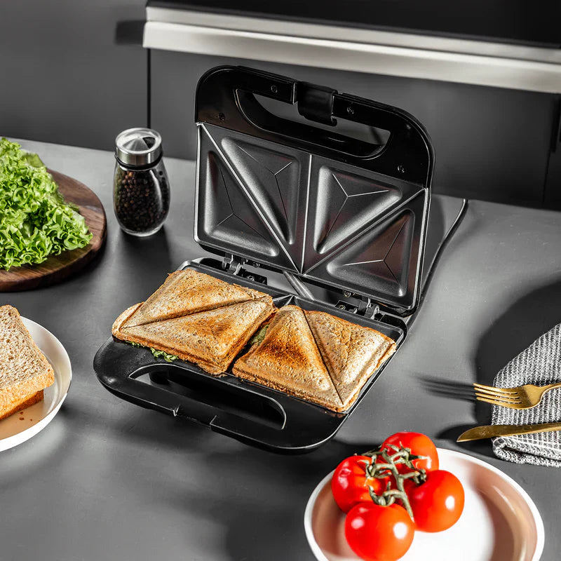 Geepas 750W 2-Slice Sandwich Maker – Crispy Breakfast & Cheese Sandwiches